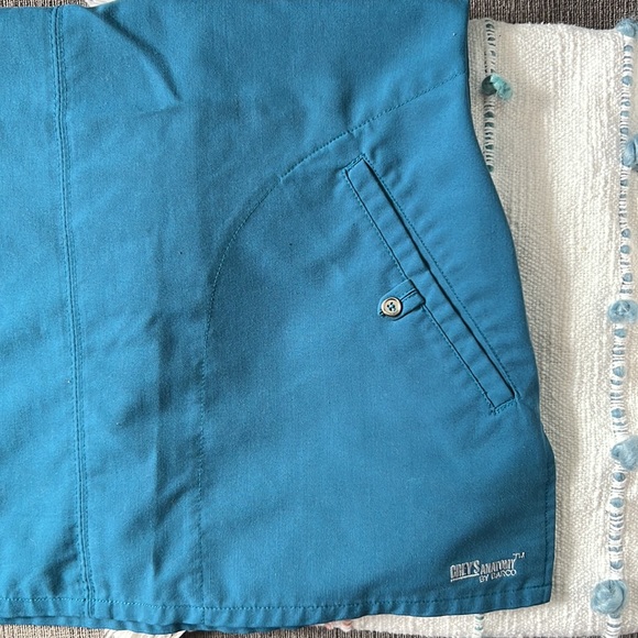 small scrub top (2 of 2) - Picture 4 of 6